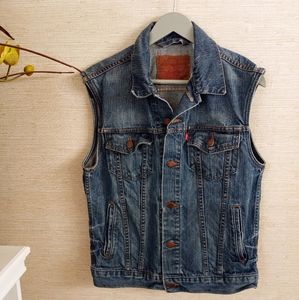 Levi's men's vest size M